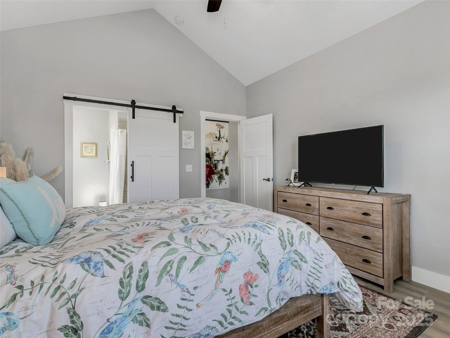 250 Leyland Cir Hendersonville, NC 28792
