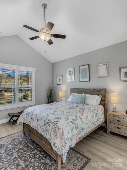 250 Leyland Cir Hendersonville, NC 28792