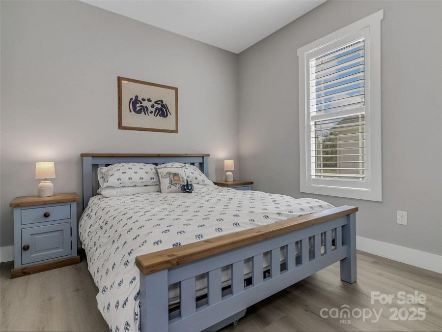 250 Leyland Cir Hendersonville, NC 28792