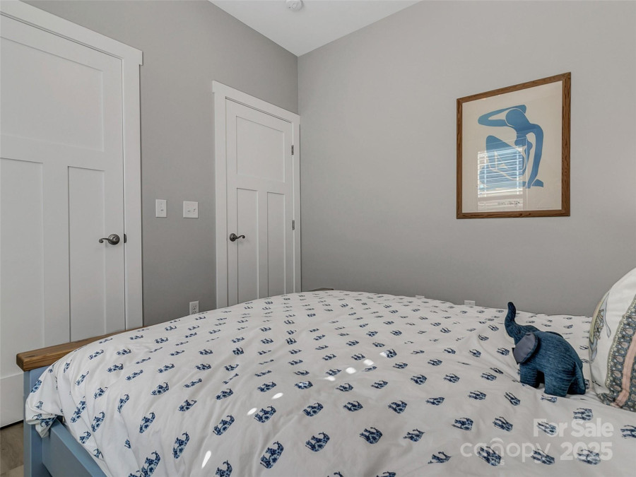 250 Leyland Cir Hendersonville, NC 28792