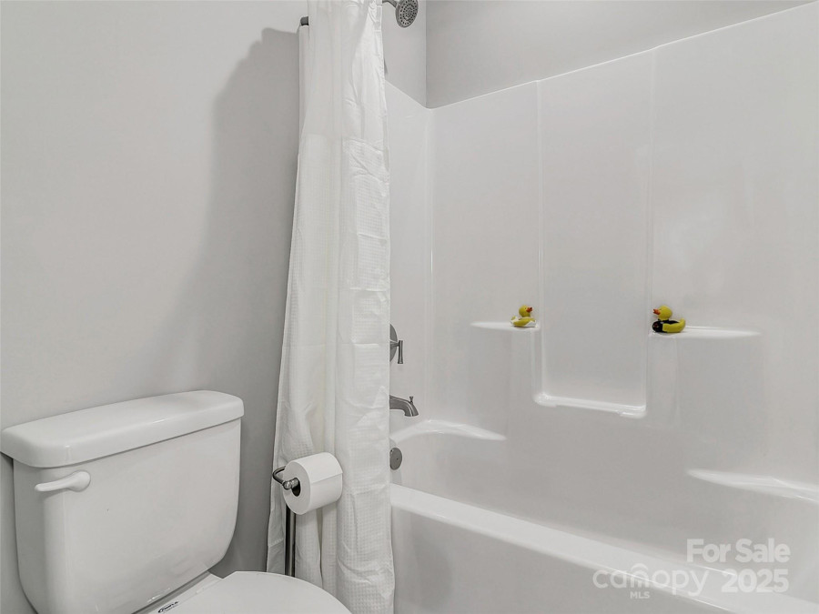 250 Leyland Cir Hendersonville, NC 28792
