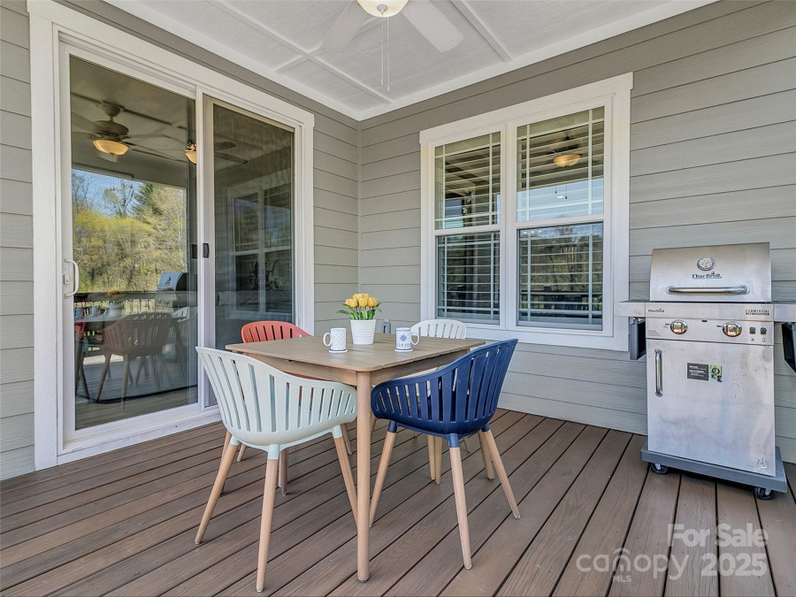250 Leyland Cir Hendersonville, NC 28792