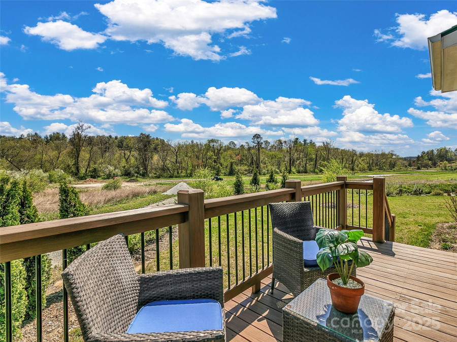 250 Leyland Cir Hendersonville, NC 28792