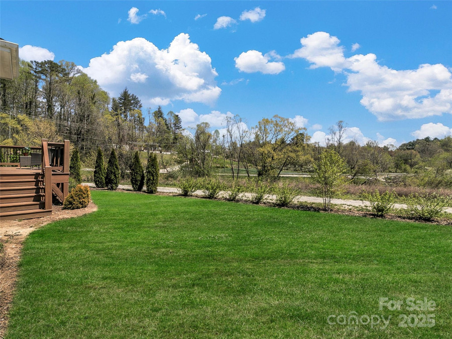 250 Leyland Cir Hendersonville, NC 28792
