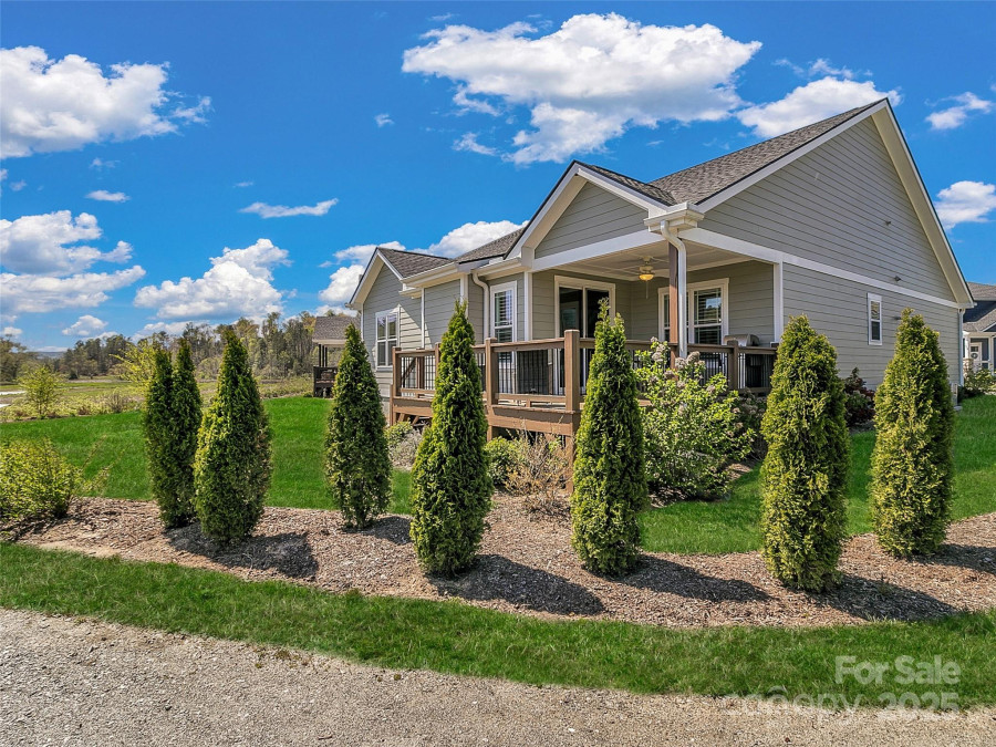 250 Leyland Cir Hendersonville, NC 28792