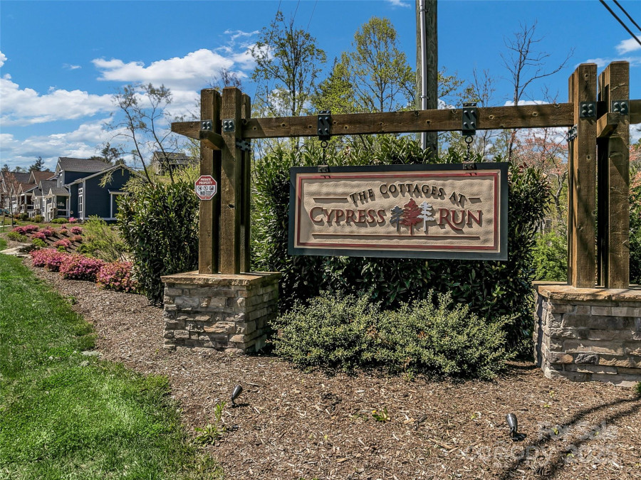 250 Leyland Cir Hendersonville, NC 28792
