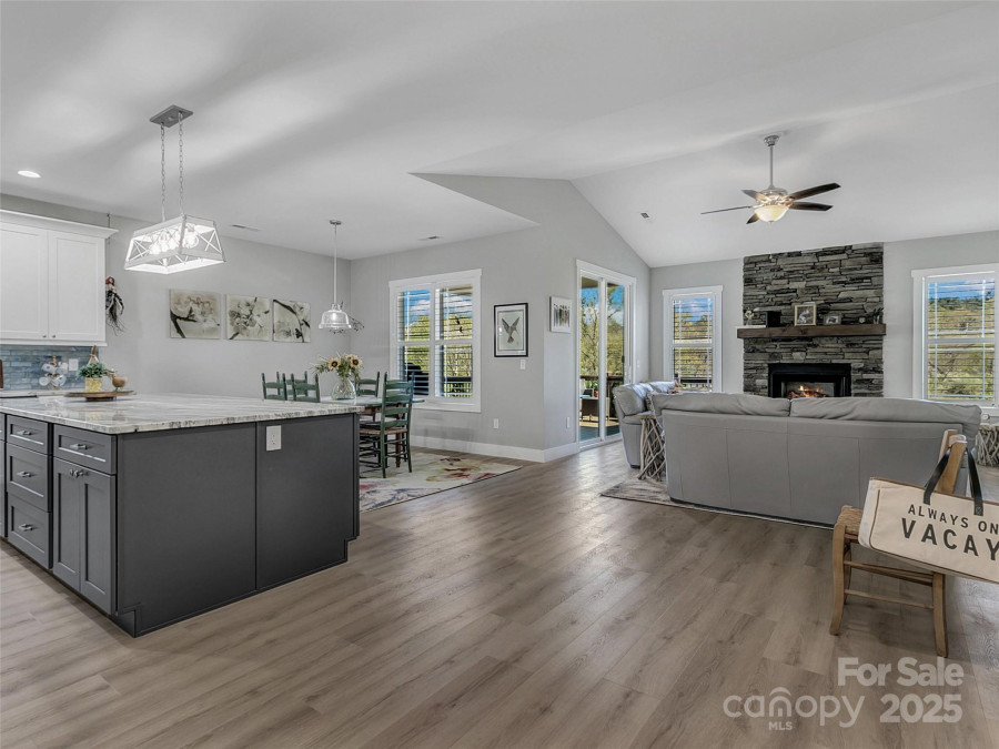 250 Leyland Cir Hendersonville, NC 28792