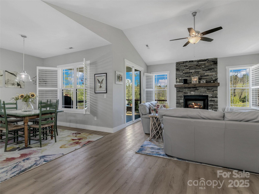 250 Leyland Cir Hendersonville, NC 28792