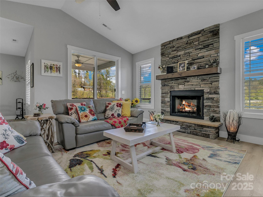 250 Leyland Cir Hendersonville, NC 28792