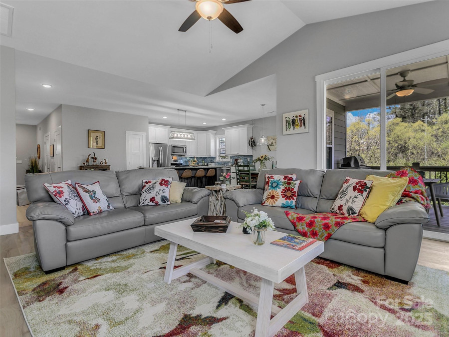 250 Leyland Cir Hendersonville, NC 28792