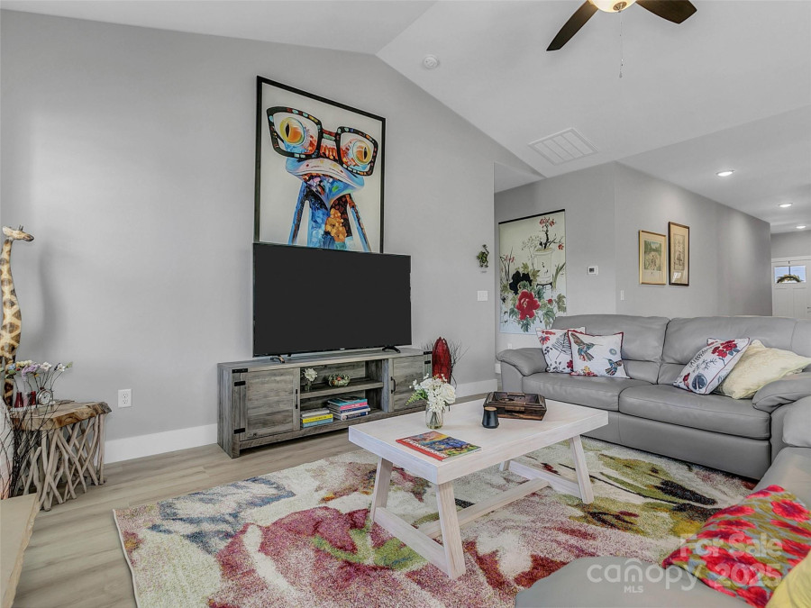 250 Leyland Cir Hendersonville, NC 28792