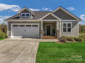 250 Leyland Cir Hendersonville, NC 28792