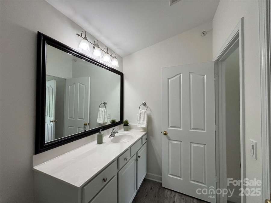 9027 Mcdowell Creek Ln Cornelius, NC 28031