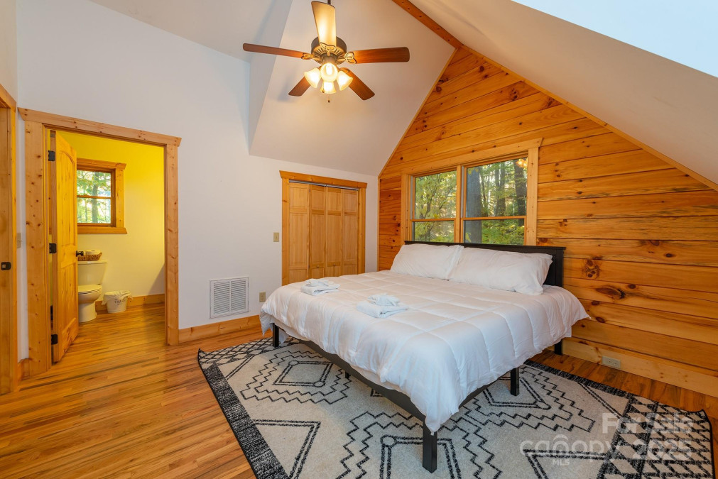 100 Candlemaker Trl Maggie Valley, NC 28751