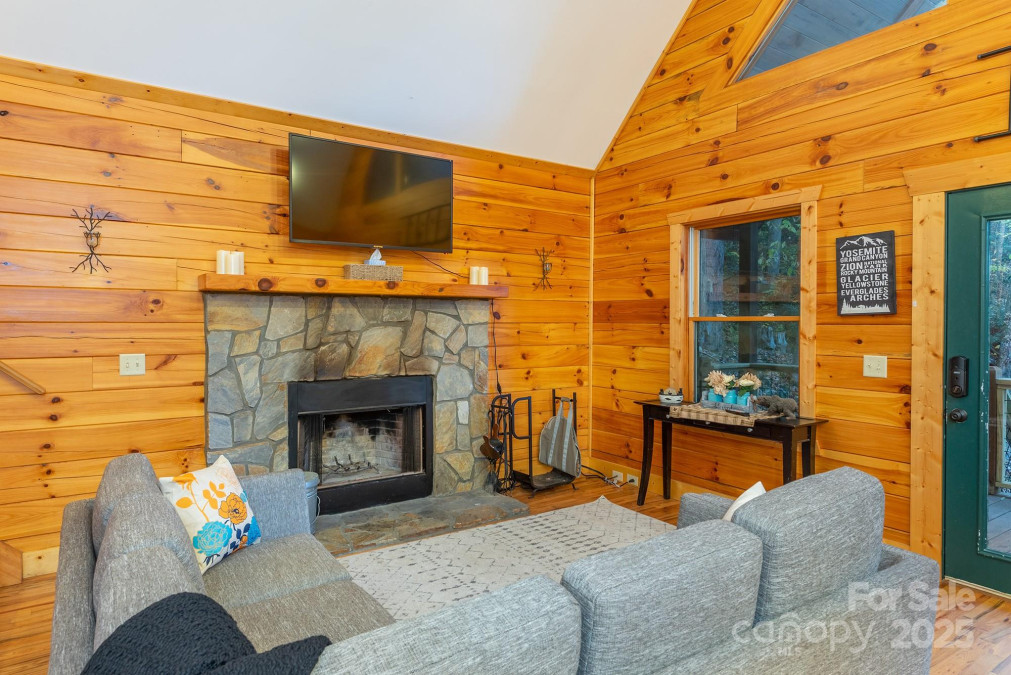 100 Candlemaker Trl Maggie Valley, NC 28751