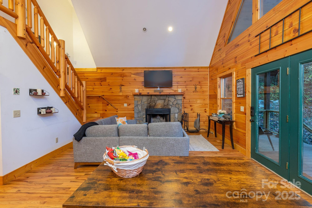 100 Candlemaker Trl Maggie Valley, NC 28751