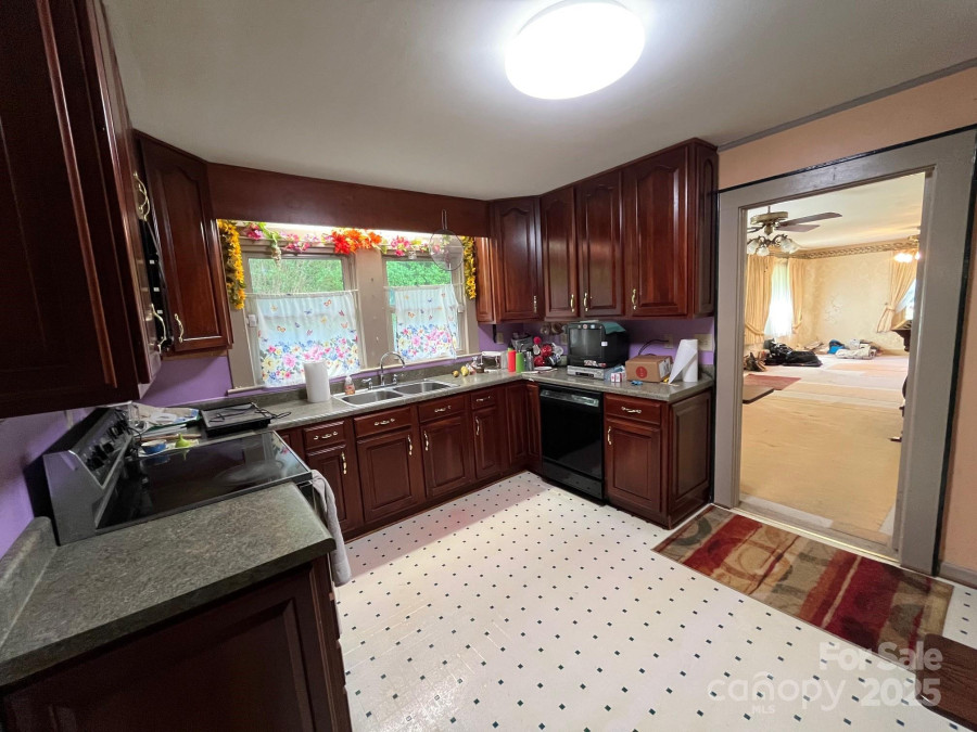 187 Glenview St Marion, NC 28752