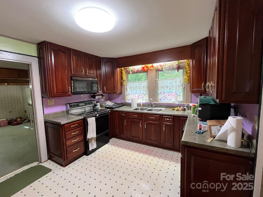 187 Glenview St Marion, NC 28752
