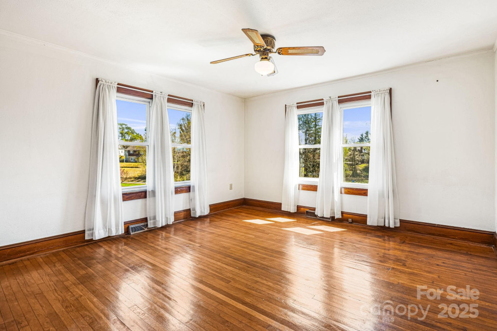 66 Ford St Canton, NC 28716