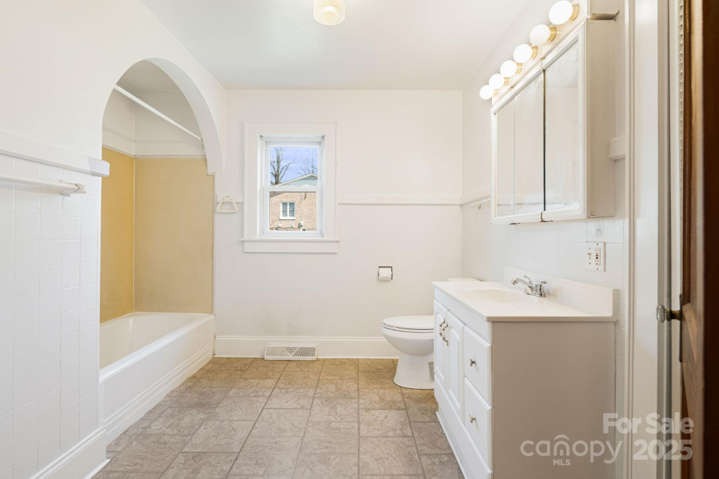 66 Ford St Canton, NC 28716