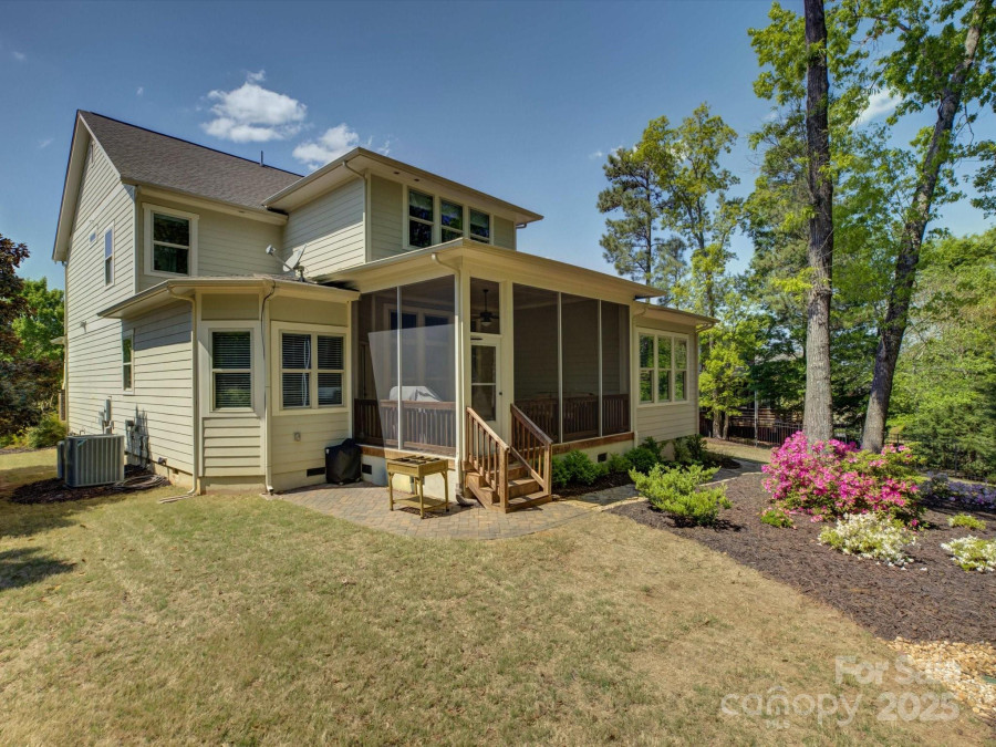 1222 Kings Bottom Dr Fort Mill, SC 29715
