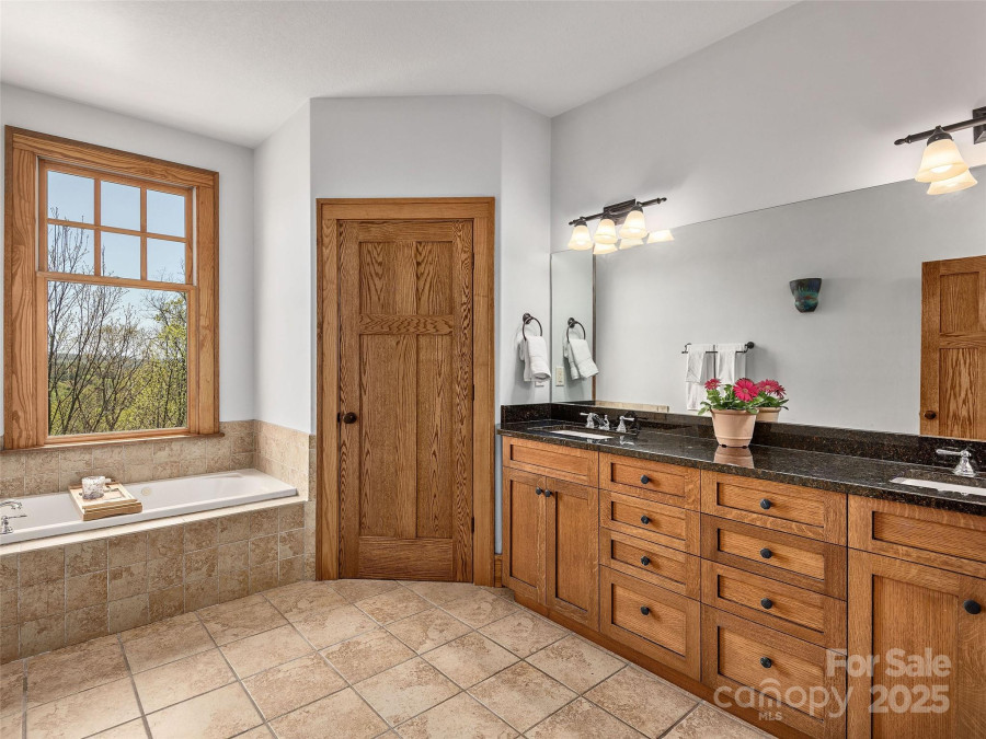 457 Coopers Hawk Dr Asheville, NC 28803