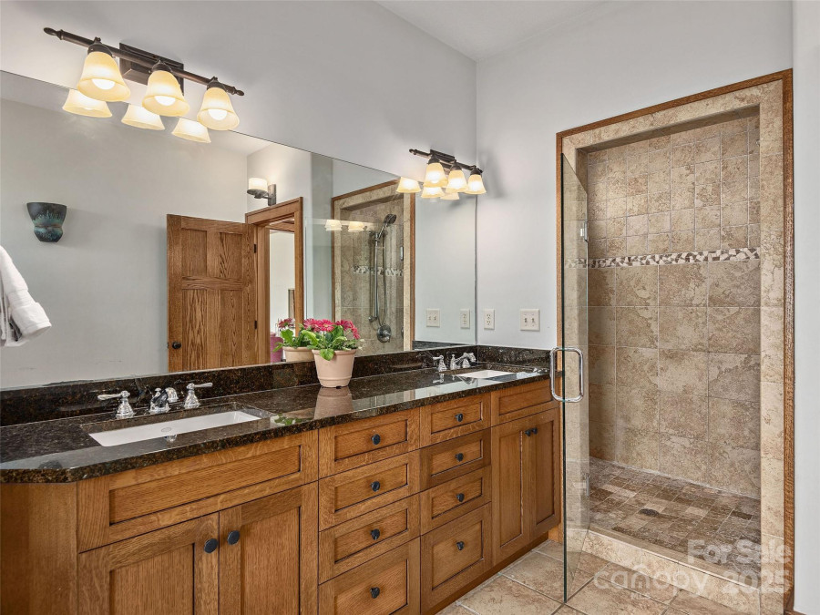457 Coopers Hawk Dr Asheville, NC 28803