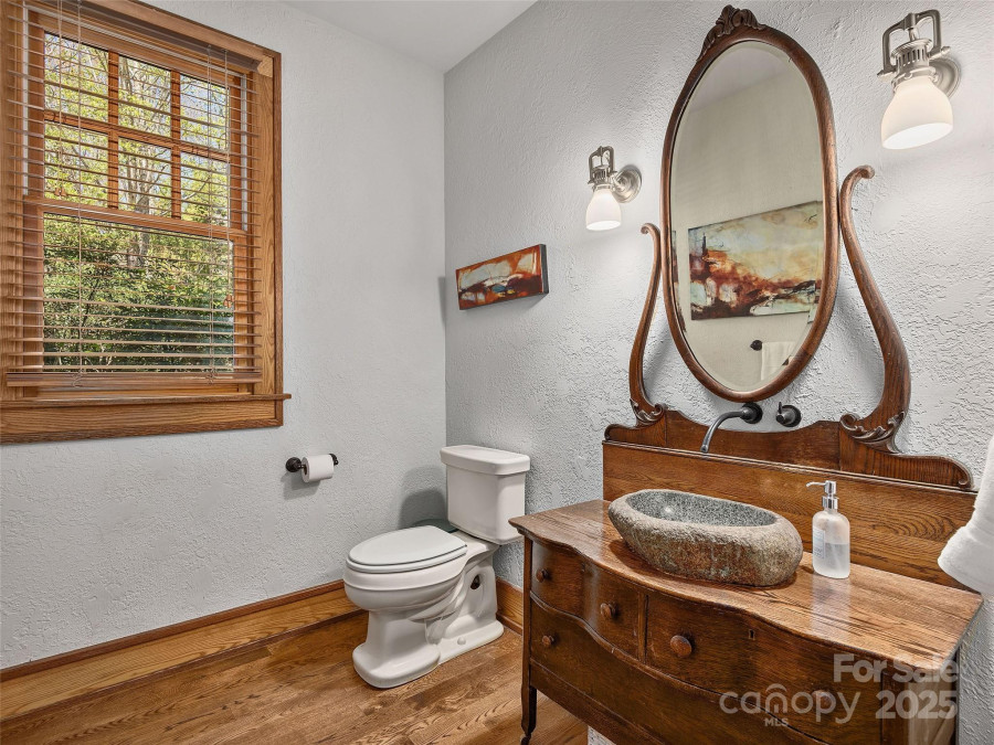 457 Coopers Hawk Dr Asheville, NC 28803