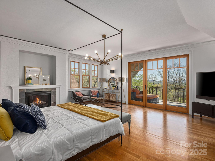 457 Coopers Hawk Dr Asheville, NC 28803