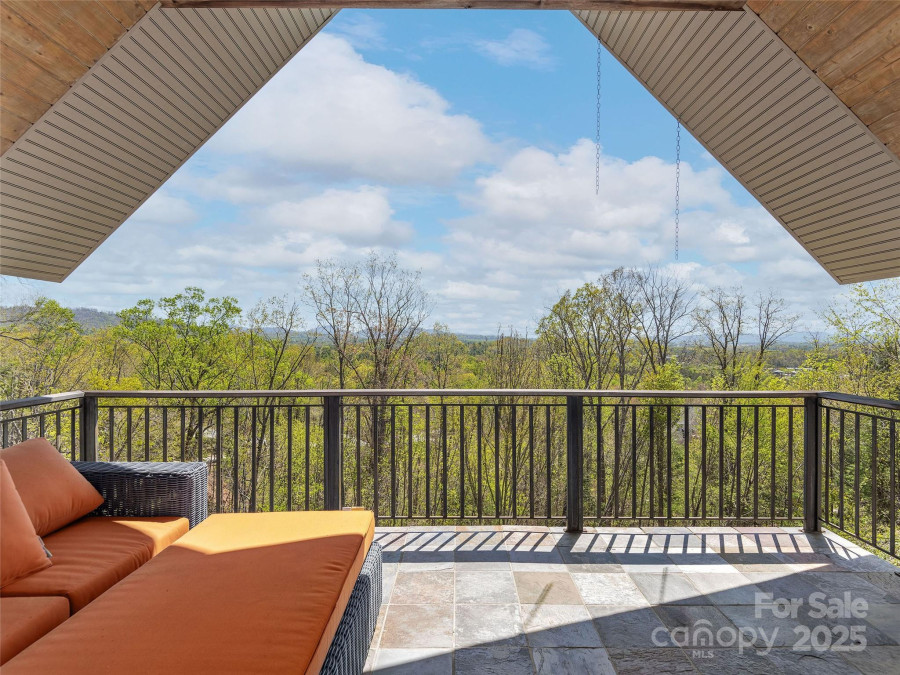 457 Coopers Hawk Dr Asheville, NC 28803