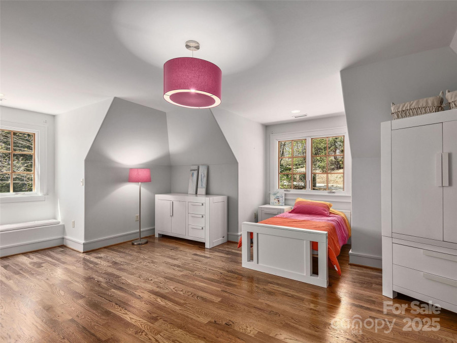 457 Coopers Hawk Dr Asheville, NC 28803