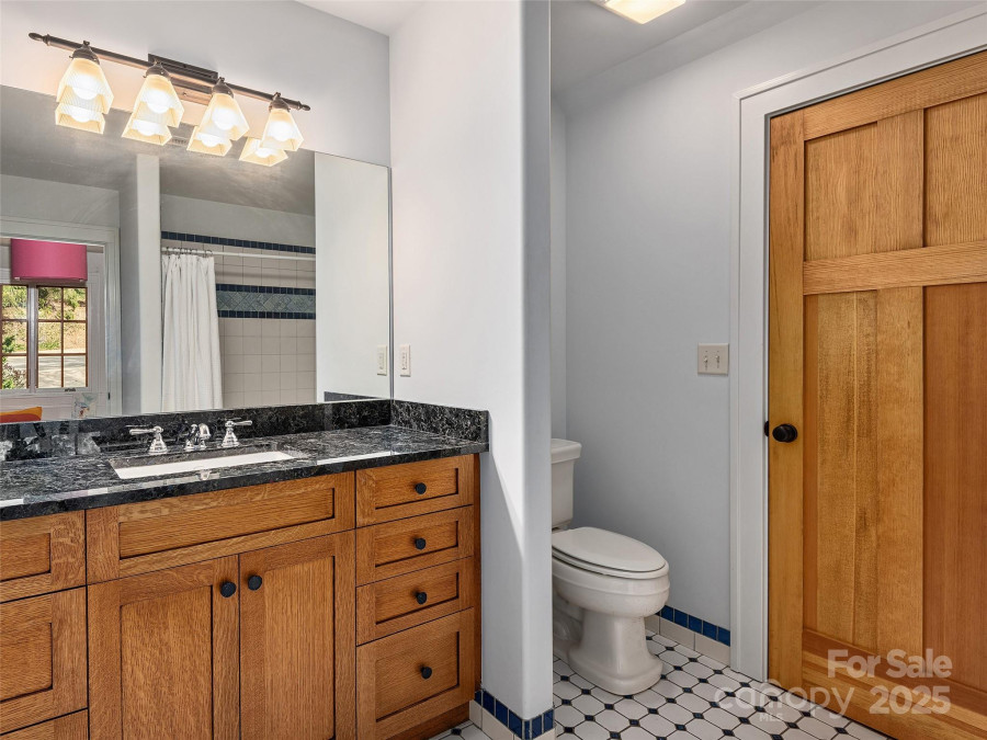 457 Coopers Hawk Dr Asheville, NC 28803