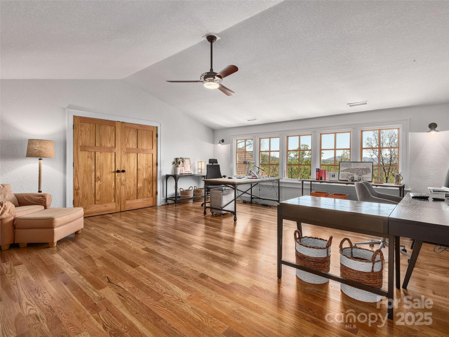 457 Coopers Hawk Dr Asheville, NC 28803