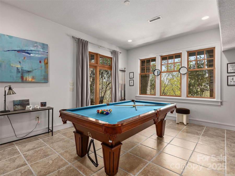 457 Coopers Hawk Dr Asheville, NC 28803