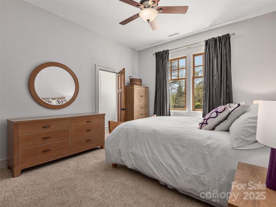 457 Coopers Hawk Dr Asheville, NC 28803