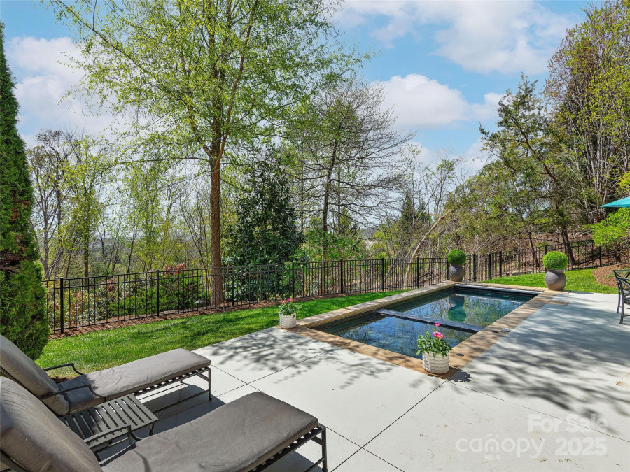 457 Coopers Hawk Dr Asheville, NC 28803