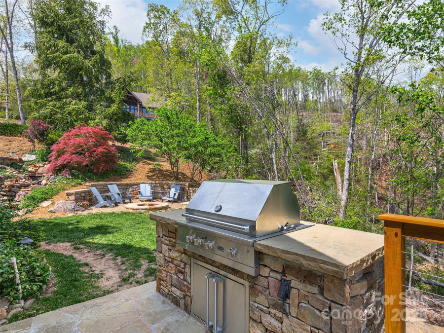 457 Coopers Hawk Dr Asheville, NC 28803
