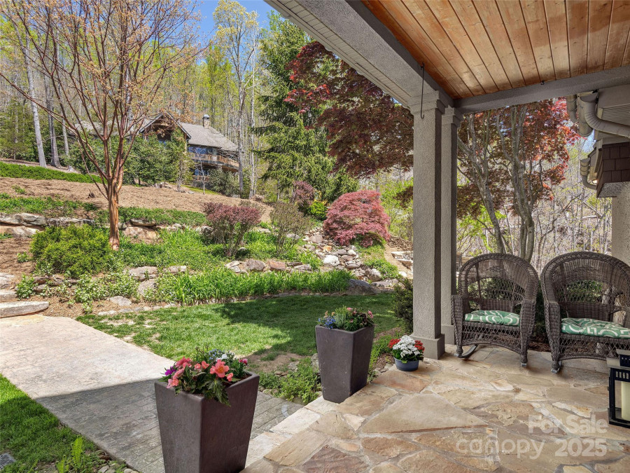 457 Coopers Hawk Dr Asheville, NC 28803