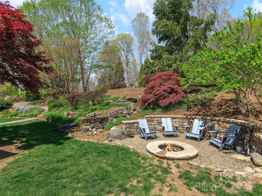 457 Coopers Hawk Dr Asheville, NC 28803