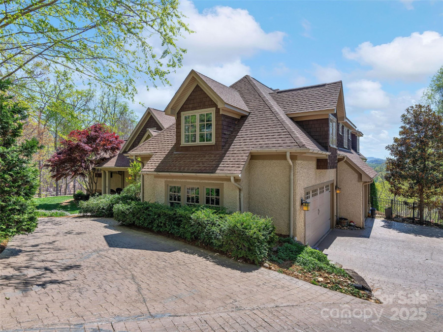 457 Coopers Hawk Dr Asheville, NC 28803