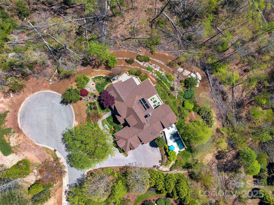 457 Coopers Hawk Dr Asheville, NC 28803