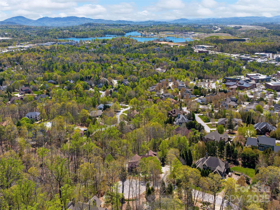 457 Coopers Hawk Dr Asheville, NC 28803