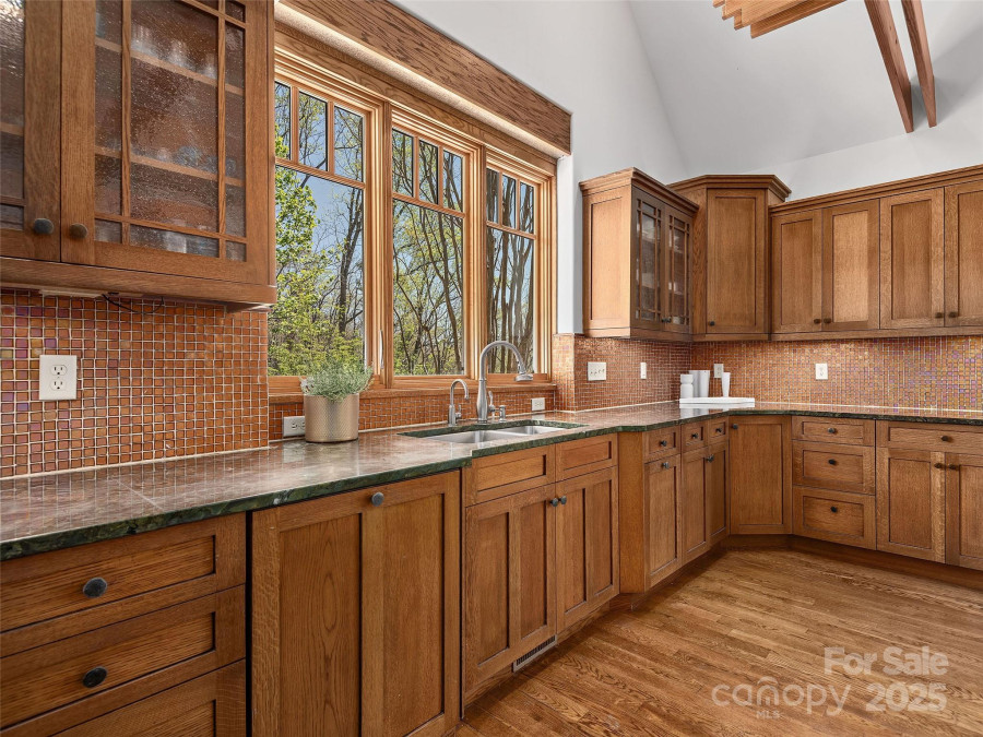 457 Coopers Hawk Dr Asheville, NC 28803
