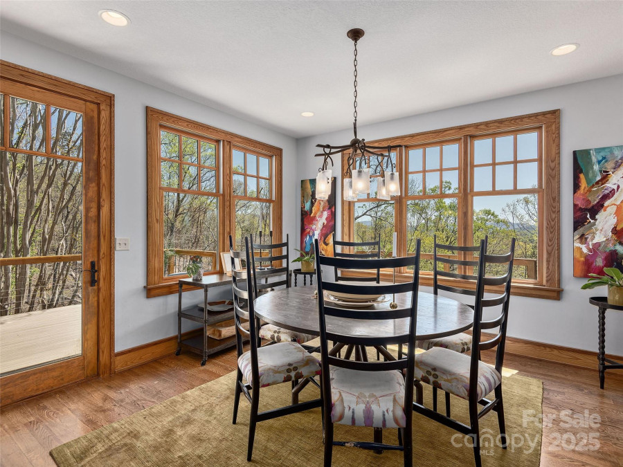 457 Coopers Hawk Dr Asheville, NC 28803