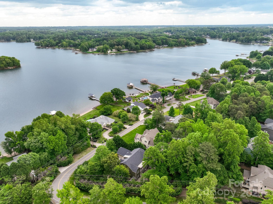 166 Wilson Lake Rd Mooresville, NC 28117