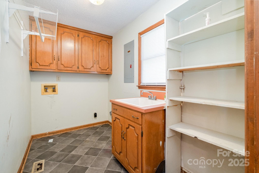 1376 Garland Ln Lincolnton, NC 28092