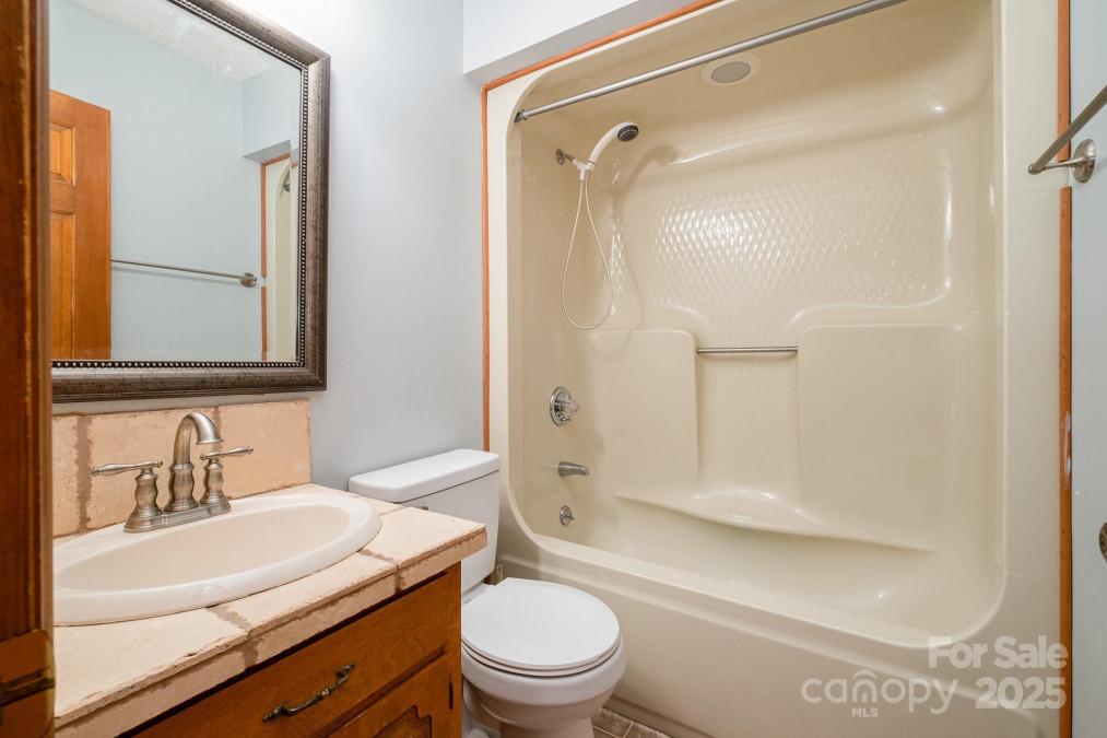 1376 Garland Ln Lincolnton, NC 28092