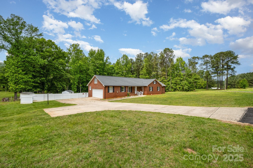 1376 Garland Ln Lincolnton, NC 28092