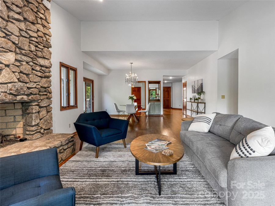 3 Governors Dr Asheville, NC 28804