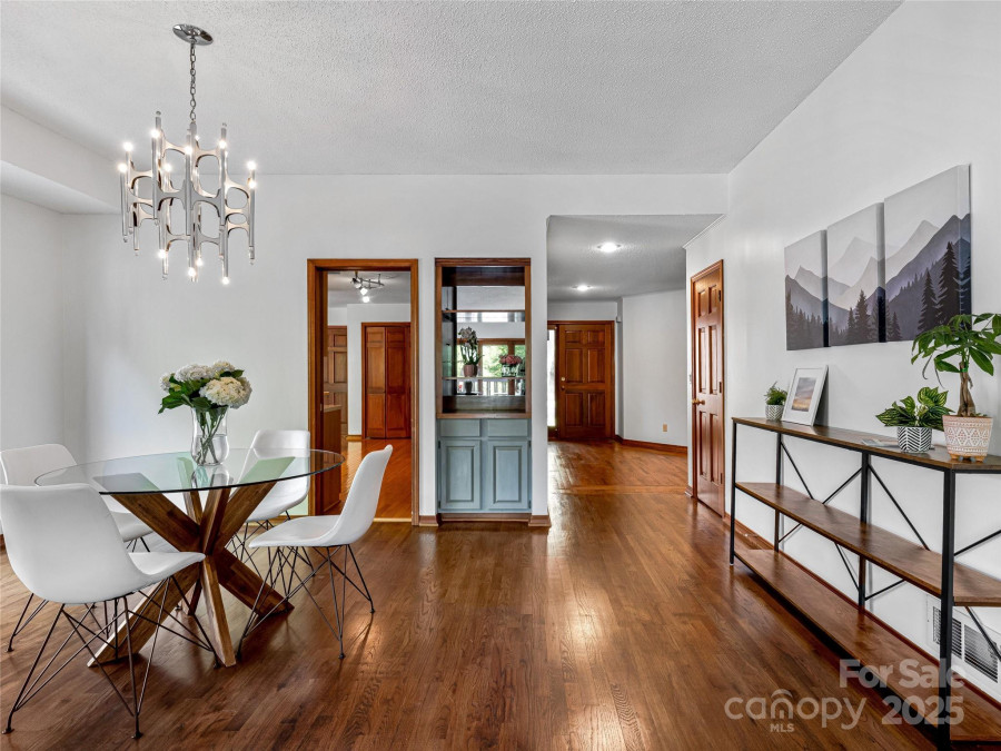 3 Governors Dr Asheville, NC 28804